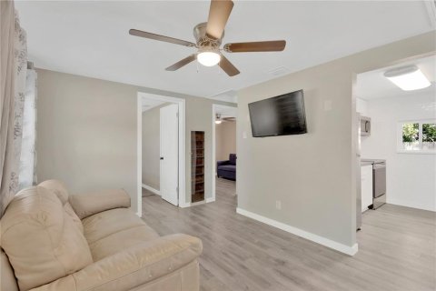 House in Saint Petersburg, Florida 3 bedrooms, 69.31 sq.m. № 1593606 - photo 28