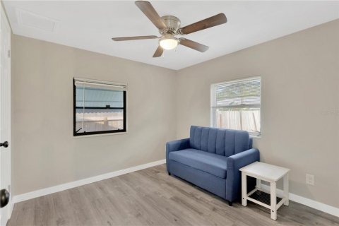 House in Saint Petersburg, Florida 3 bedrooms, 69.31 sq.m. № 1593606 - photo 13