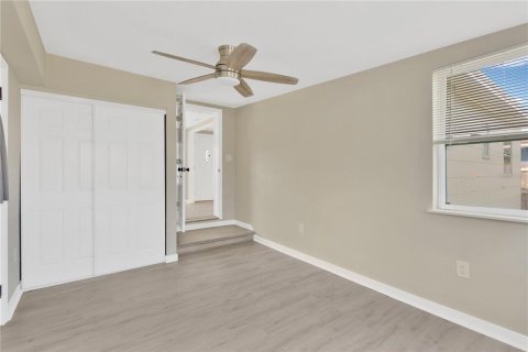 House in Saint Petersburg, Florida 3 bedrooms, 69.31 sq.m. № 1593606 - photo 18