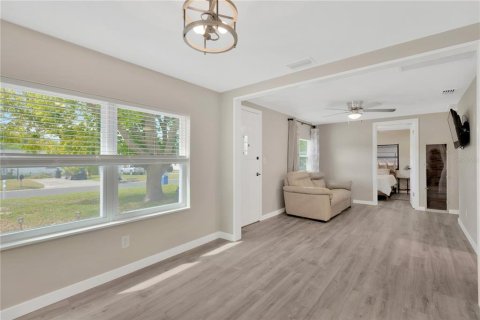 House in Saint Petersburg, Florida 3 bedrooms, 69.31 sq.m. № 1593606 - photo 29