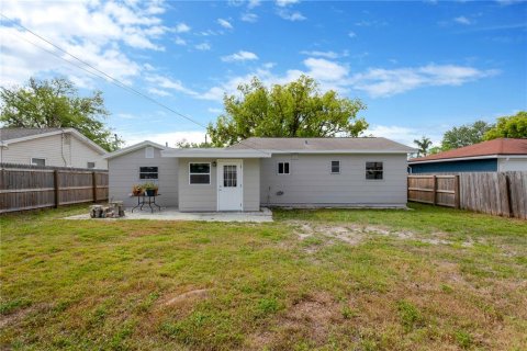 House in Saint Petersburg, Florida 3 bedrooms, 69.31 sq.m. № 1593606 - photo 21