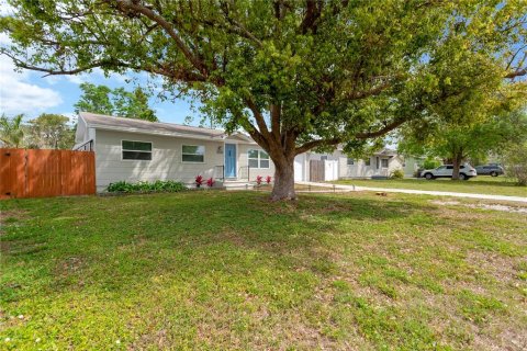 House in Saint Petersburg, Florida 3 bedrooms, 69.31 sq.m. № 1593606 - photo 27