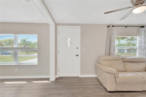 House in Saint Petersburg, Florida 3 bedrooms, 69.31 sq.m. № 1593606 - photo 30