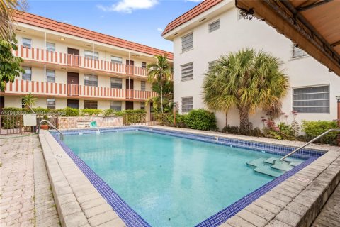 Condominio en alquiler en North Miami, Florida, 2 dormitorios, 65.77 m2 № 2045786 - foto 27