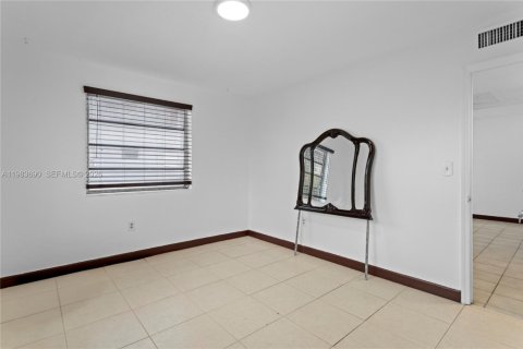 Condominio en alquiler en North Miami, Florida, 2 dormitorios, 65.77 m2 № 2045786 - foto 15