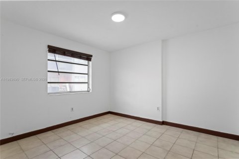 Condominio en alquiler en North Miami, Florida, 2 dormitorios, 65.77 m2 № 2045786 - foto 17