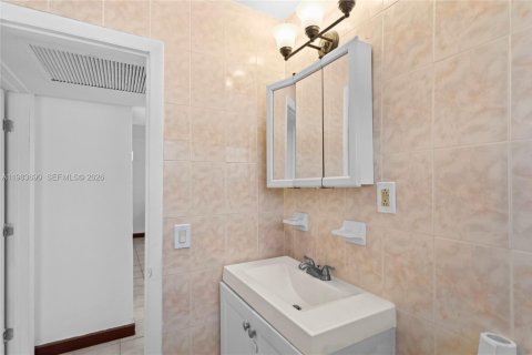 Condominio en alquiler en North Miami, Florida, 2 dormitorios, 65.77 m2 № 2045786 - foto 20