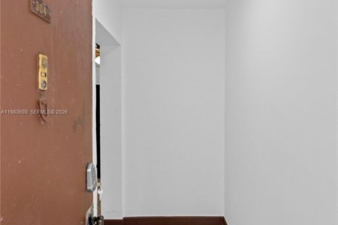 Condominio en alquiler en North Miami, Florida, 2 dormitorios, 65.77 m2 № 2045786 - foto 30