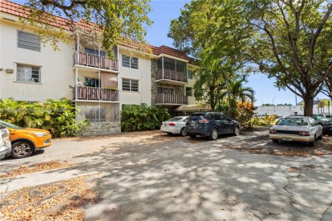 Condominio en North Miami, Florida, 2 dormitorios  № 2045786