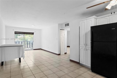 Condominio en alquiler en North Miami, Florida, 2 dormitorios, 65.77 m2 № 2045786 - foto 8