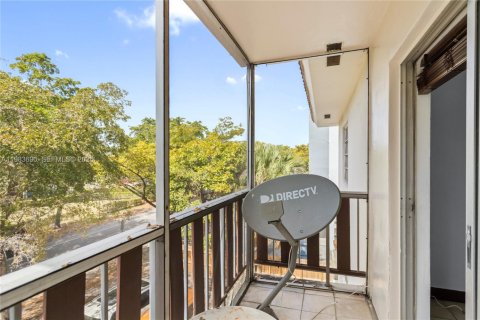 Condominio en alquiler en North Miami, Florida, 2 dormitorios, 65.77 m2 № 2045786 - foto 21