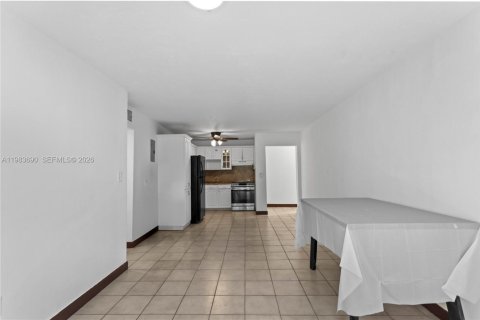 Condominio en alquiler en North Miami, Florida, 2 dormitorios, 65.77 m2 № 2045786 - foto 7
