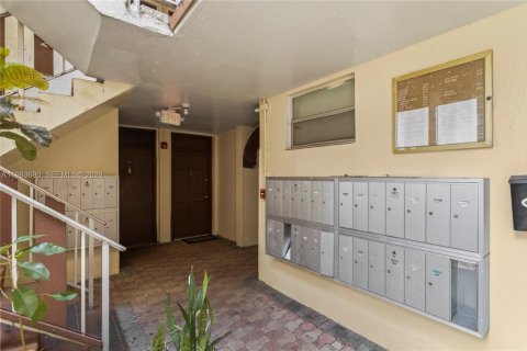 Condominio en alquiler en North Miami, Florida, 2 dormitorios, 65.77 m2 № 2045786 - foto 25