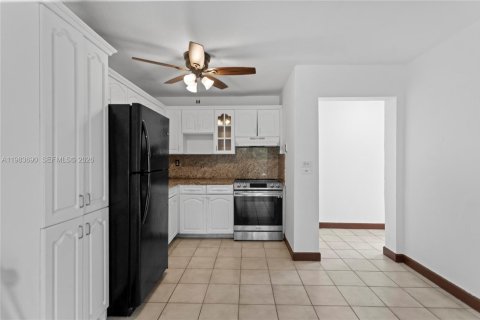 Condominio en alquiler en North Miami, Florida, 2 dormitorios, 65.77 m2 № 2045786 - foto 5