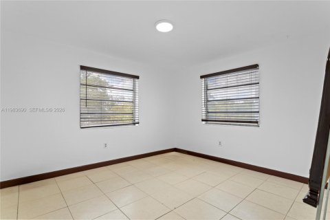 Condominio en alquiler en North Miami, Florida, 2 dormitorios, 65.77 m2 № 2045786 - foto 12
