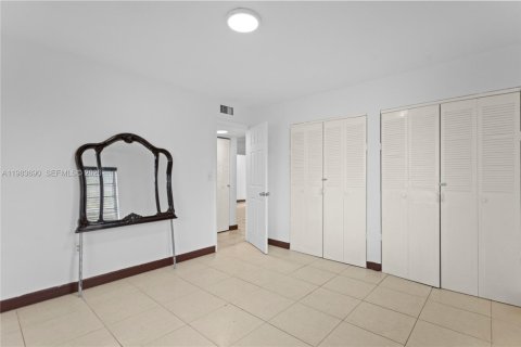 Condominio en alquiler en North Miami, Florida, 2 dormitorios, 65.77 m2 № 2045786 - foto 16