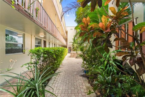 Condominio en alquiler en North Miami, Florida, 2 dormitorios, 65.77 m2 № 2045786 - foto 24