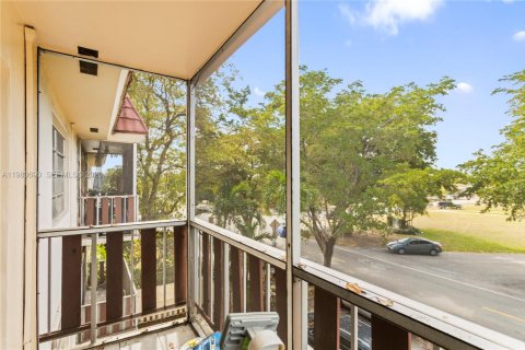 Condominio en alquiler en North Miami, Florida, 2 dormitorios, 65.77 m2 № 2045786 - foto 22