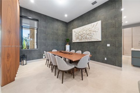 Villa ou maison à vendre à Miami, Floride: 5 chambres, 352.29 m2 № 2259657 - photo 9