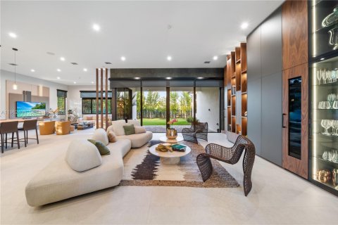Villa ou maison à vendre à Miami, Floride: 5 chambres, 352.29 m2 № 2259657 - photo 11