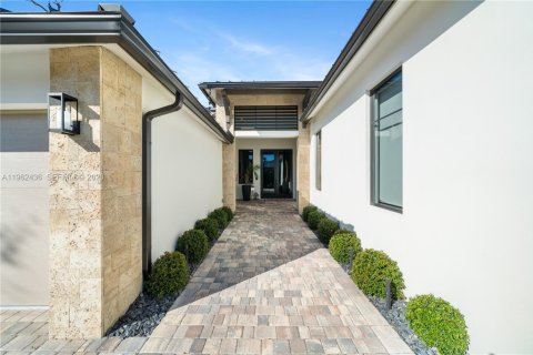 Villa ou maison à vendre à Miami, Floride: 5 chambres, 352.29 m2 № 2259657 - photo 6
