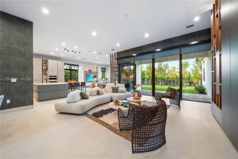 Villa ou maison à vendre à Miami, Floride: 5 chambres, 352.29 m2 № 2259657 - photo 10