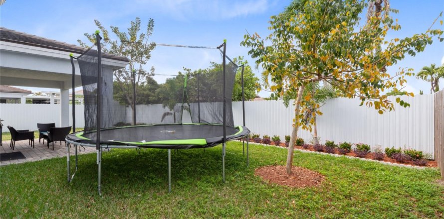 Casa en Miami, Florida 4 dormitorios, 320.42 m2 № 1079146