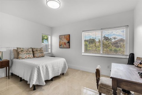 House in Miami, Florida 6 bedrooms, 475.29 sq.m. № 1936024 - photo 29