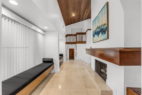 House in Miami, Florida 6 bedrooms, 475.29 sq.m. № 1936024 - photo 3