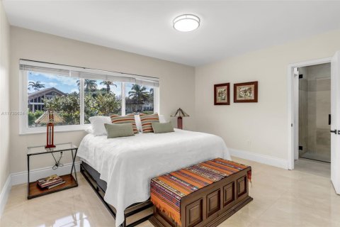 House in Miami, Florida 6 bedrooms, 475.29 sq.m. № 1936024 - photo 28