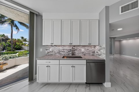 Copropriété à louer à Lauderdale-by-the-Sea, Floride: 1 chambre, 111.48 m2 № 2271032 - photo 13
