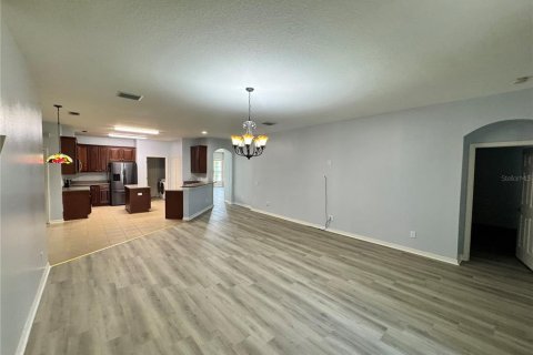 Villa ou maison à louer à Wesley Chapel, Floride: 5 chambres, 262.45 m2 № 2285324 - photo 9