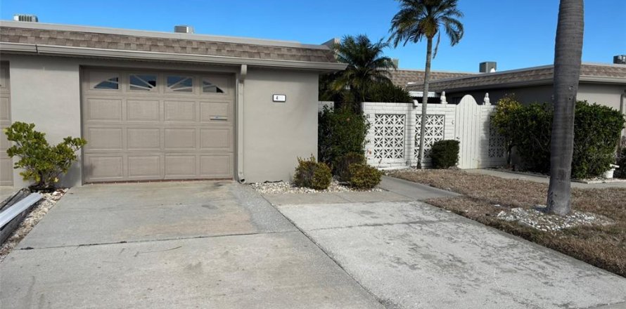 Condo in Saint Petersburg, Florida, 2 bedrooms № 1555249