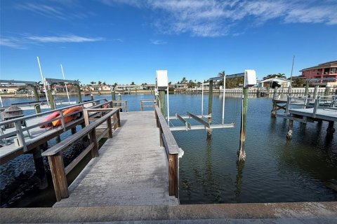 Condo in Saint Petersburg, Florida, 2 bedrooms  № 1555249 - photo 8
