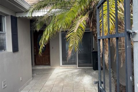 Condo in Saint Petersburg, Florida, 2 bedrooms  № 1555249 - photo 3