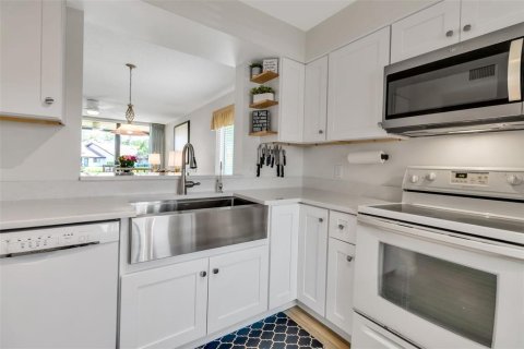 Copropriété à louer à Sarasota, Floride: 2 chambres, 98.94 m2 № 2102891 - photo 6