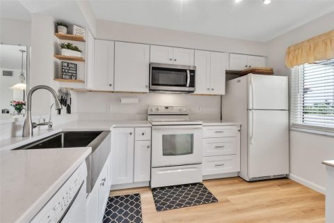 Copropriété à louer à Sarasota, Floride: 2 chambres, 98.94 m2 № 2102891 - photo 7