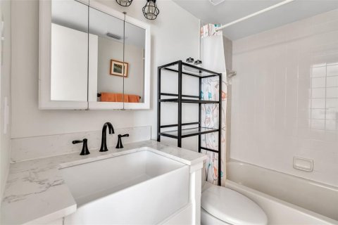 Copropriété à louer à Sarasota, Floride: 2 chambres, 98.94 m2 № 2102891 - photo 30