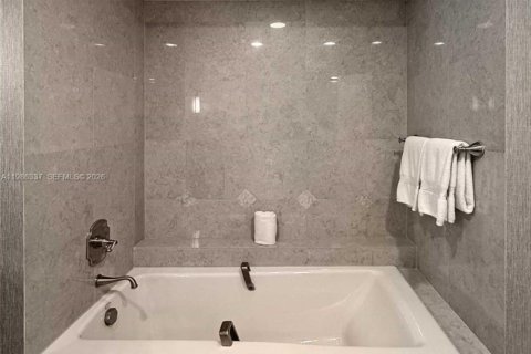 Купить кондоминиум в Форт-Лодердейл, Флорида 1 спальня, 91.97м2, № 2048213 - фото 19