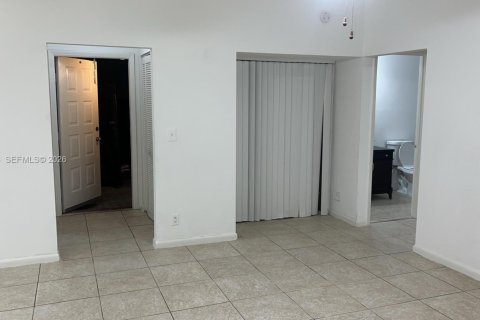 Copropriété à louer à Palm Springs, Floride: 2 chambres, 88.35 m2 № 2004961 - photo 14