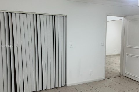 Copropriété à louer à Palm Springs, Floride: 2 chambres, 88.35 m2 № 2004961 - photo 17