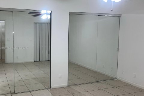 Copropriété à louer à Palm Springs, Floride: 2 chambres, 88.35 m2 № 2004961 - photo 18