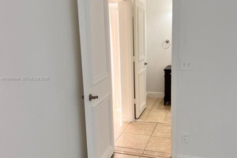 Снять в аренду кондоминиум в Палм Спрингс, Флорида 2 спальни, 88.35м2, № 2004961 - фото 10