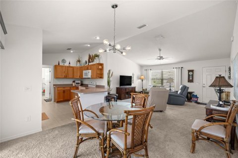 House in The Villages, Florida 2 bedrooms, 117.24 sq.m. № 1803392 - photo 5