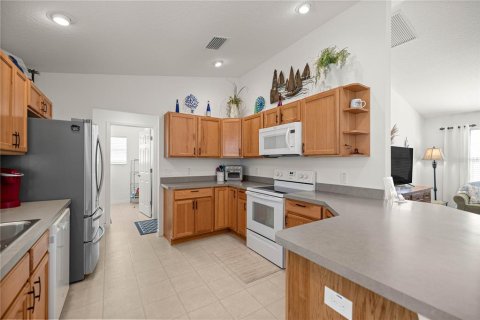 House in The Villages, Florida 2 bedrooms, 117.24 sq.m. № 1803392 - photo 6