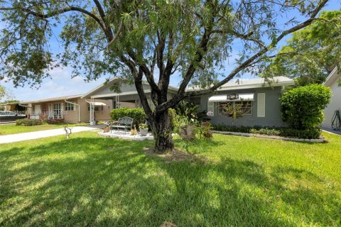 House in Tamarac, Florida 2 bedrooms, 124.67 sq.m. № 1758514 - photo 29