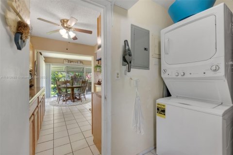 House in Tamarac, Florida 2 bedrooms, 124.67 sq.m. № 1758514 - photo 24