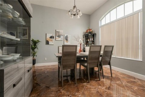 Casa en venta en Kissimmee, Florida, 4 dormitorios, 265.33 m2 № 2410464 - foto 9
