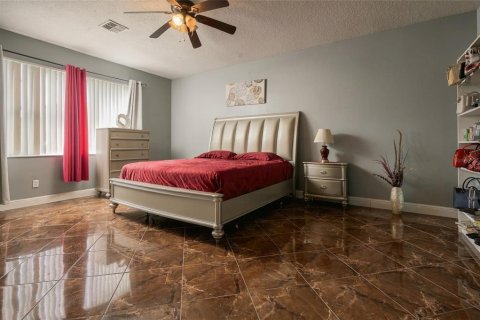 Casa en venta en Kissimmee, Florida, 4 dormitorios, 265.33 m2 № 2410464 - foto 17