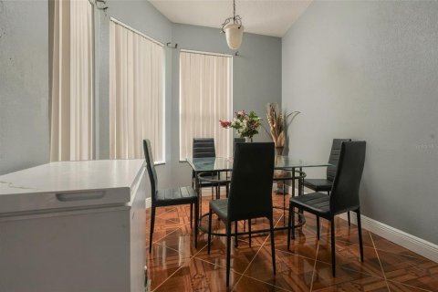 Casa en venta en Kissimmee, Florida, 4 dormitorios, 265.33 m2 № 2410464 - foto 11